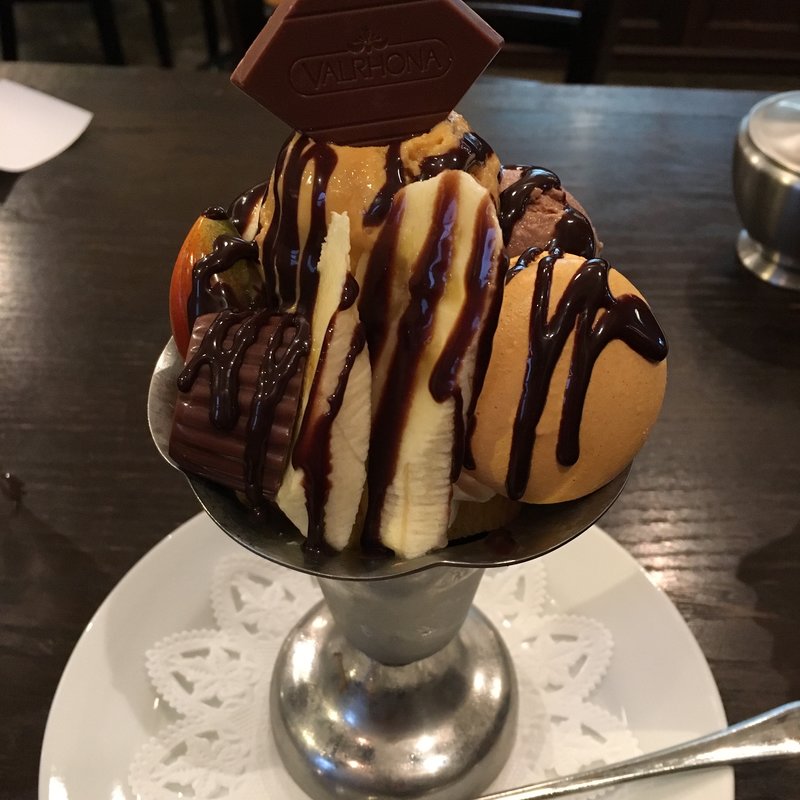 チョコレートパフェ(タンブラン （jouer du Tanblan）)