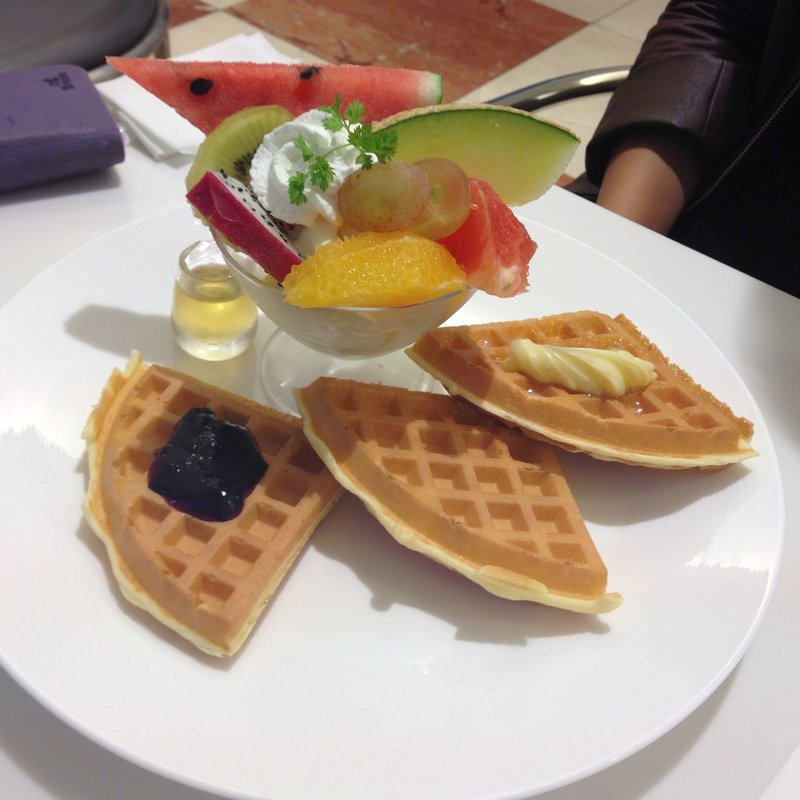 ワッフル(新宿高野本店 タカノフルーツパーラー)