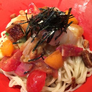 チョップドサラダのビーガン冷やし中華  -和風仕立て-(ソラノイロ Japanese soup noodle free style 本店)