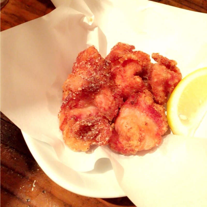 ■名物！唐揚げ（深川産「ふっくりんこ」の米粉を使用）(焼鳥ダイニング いただきコッコちゃん亀戸店)