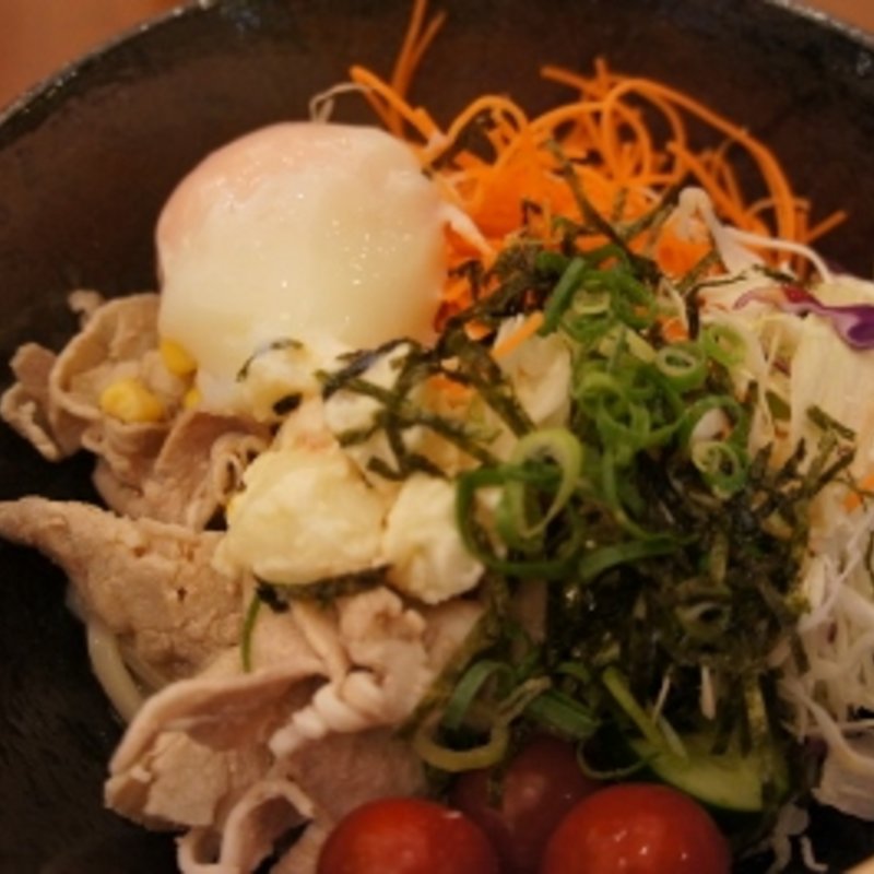 夏季限定！稲庭風 冷製サラダうどん(カフェ マ メール （ホテルプラザ神戸）)