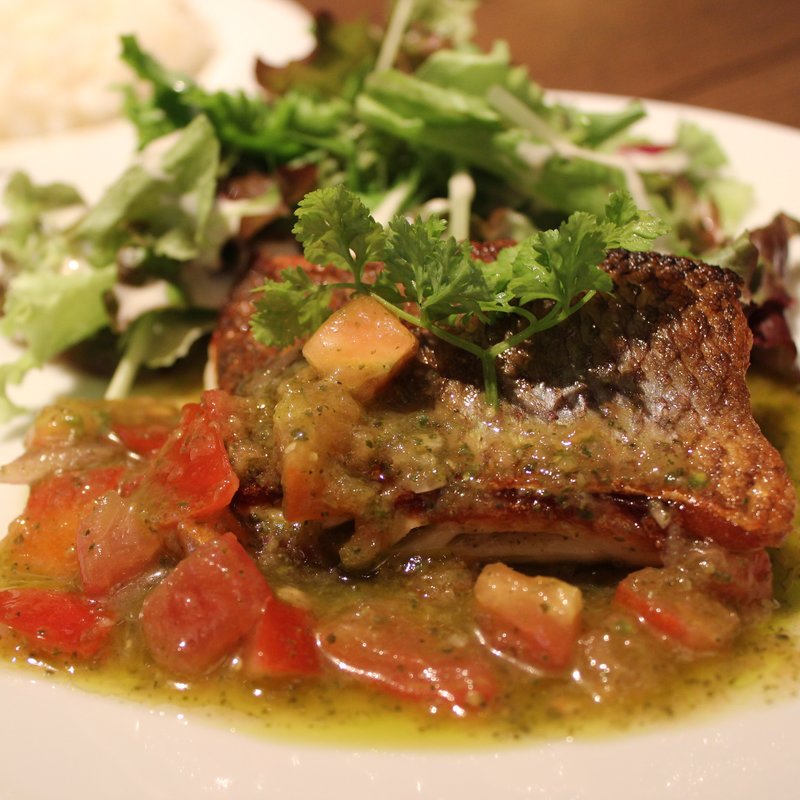 野菜たっぷりソースの白身魚(BEYOND)