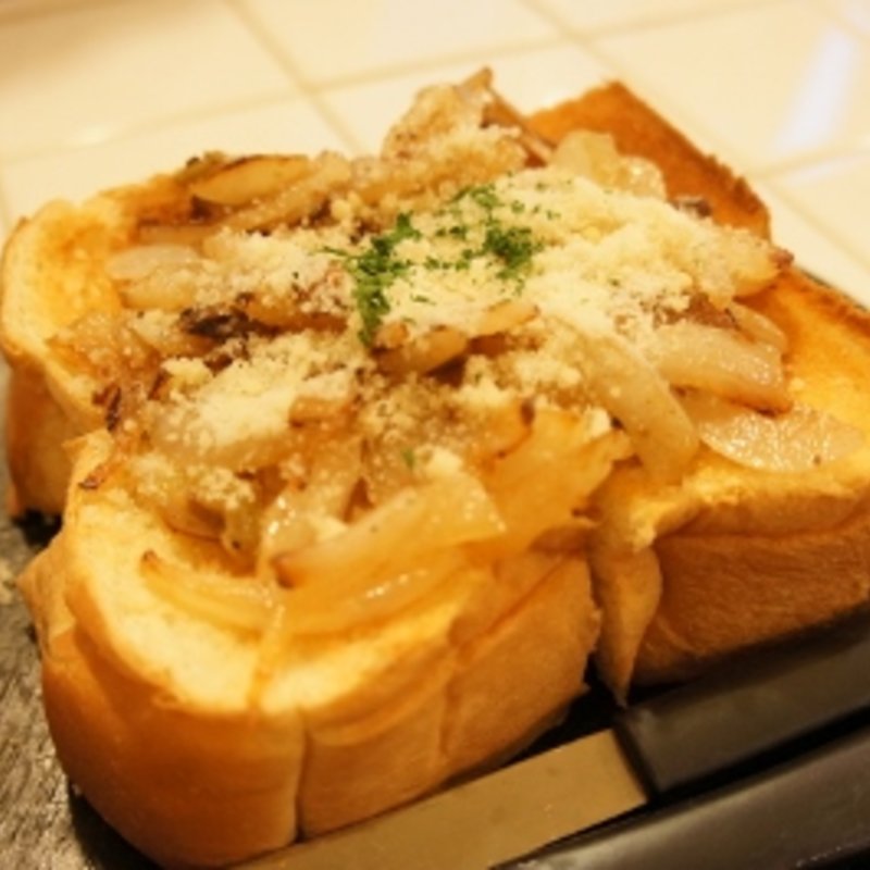 アンチョビオニオンのオープンサンド(ひつじ茶房)