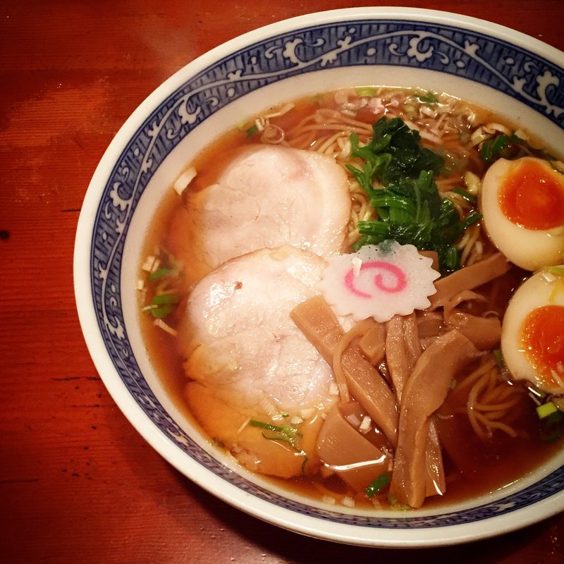 醤油らーめん味玉入り(えびす飯店 恵比寿店)