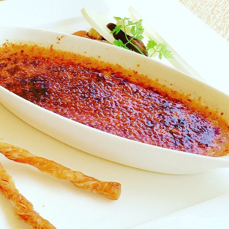 紅茶のクレームブリュレ(Restaurant CARESS カレス)