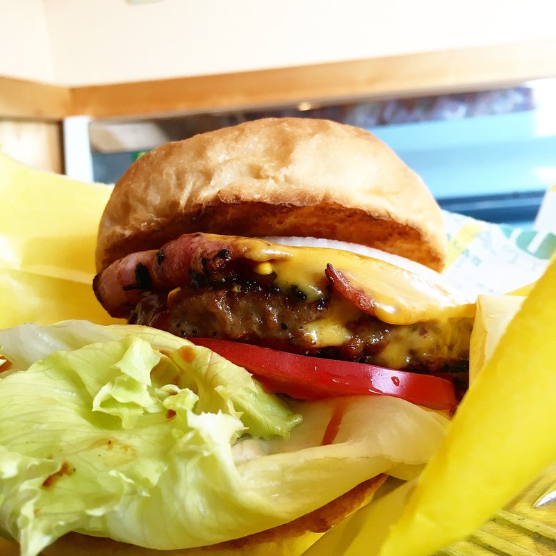 スタンダードハンバーガー ベーコンチーズ(cafe smile （カフェ スマイル）)