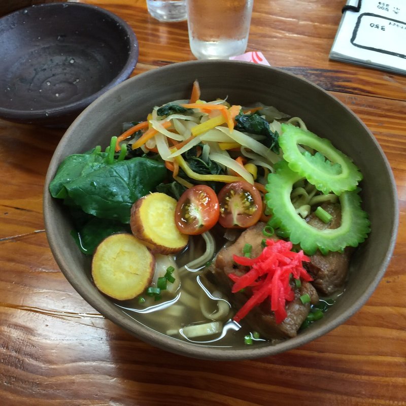 島野菜そば(沖縄伝統木灰そばむかしむかし)