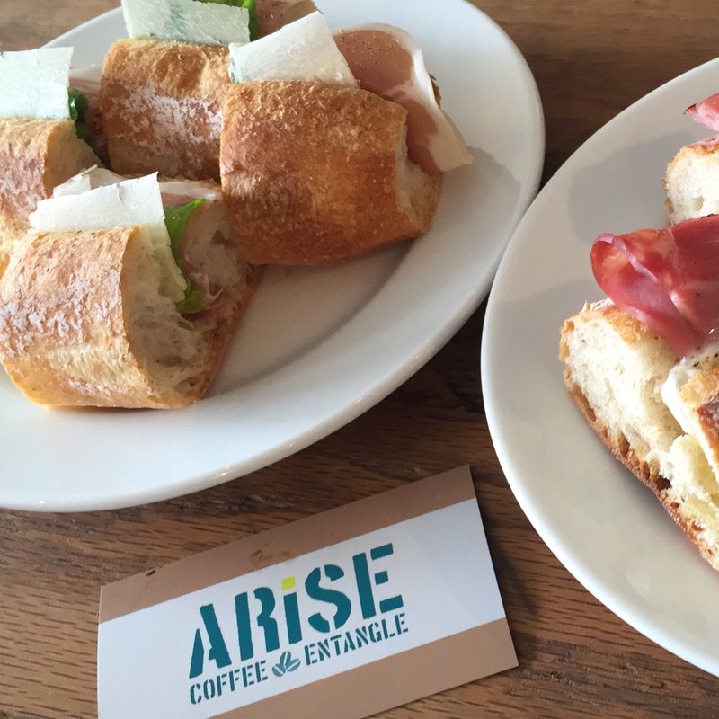 生ハム&ルッコラ サンドウィッチ(トカクコーヒー TOKAKU Coffee +)