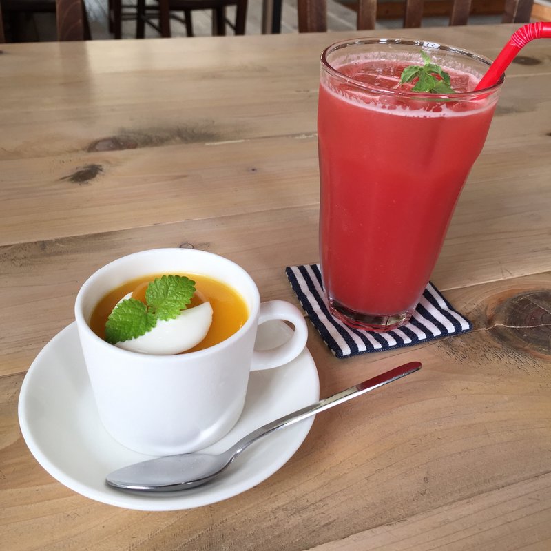 マンゴープリンとスイカジュース(テントン 里山出張販売所（樂木-rakumoku-） （チーズケーキ専門店　テントン）)