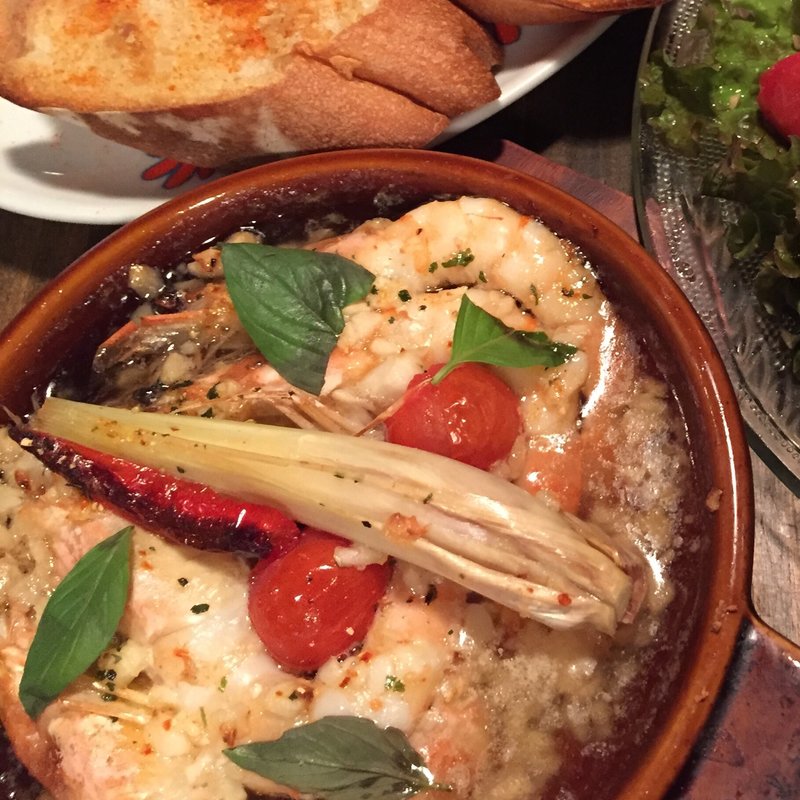 マダガスカル有頭エビのエスニックアヒージョ(ペパカフェフォレスト)