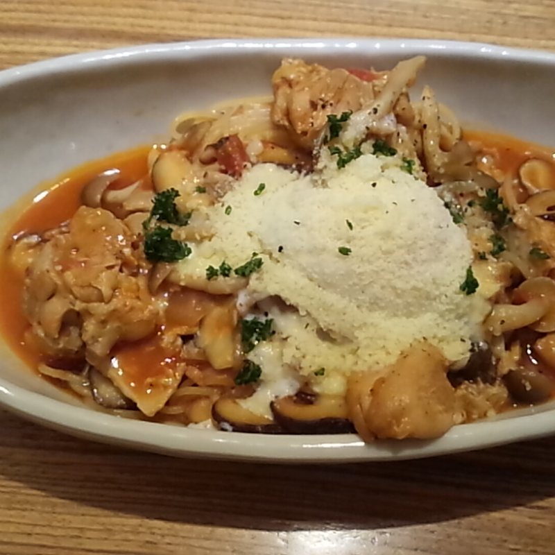 ガチャドラチキンとキノコのトマトソース(ワンルームカフェ （one room cafe）)