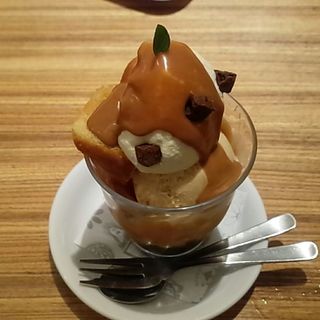 キャラメルシフォンとコーヒーゼリーパフェ(ワンルームカフェ （one room cafe）)