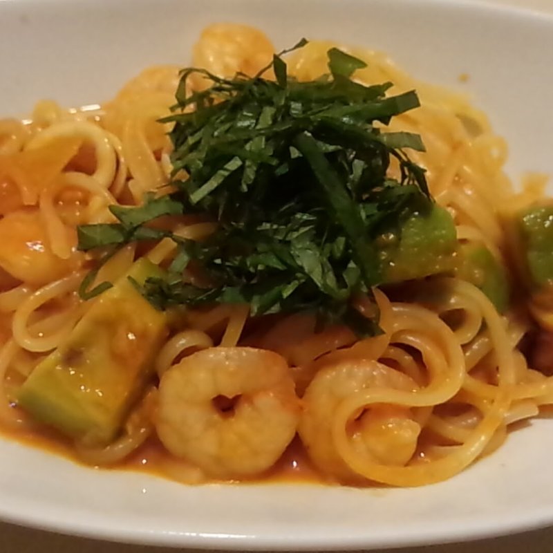 アボガド・海老・やりイカのトマトクリーム(小麦や)