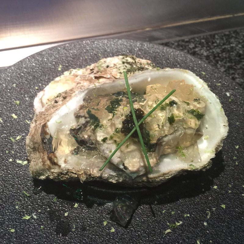 岩牡蠣の低温調理　海洋深層水のジュレを纏わせて(TEPPAN DINING 集 栄店)