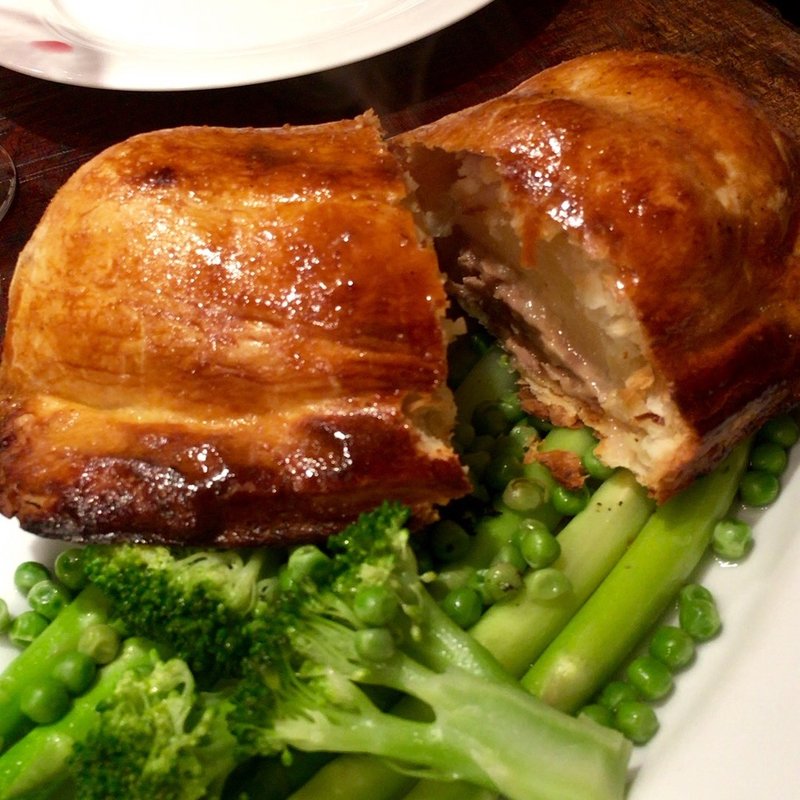 フォアグラと桃のパイ包み(煮こみや なりた)