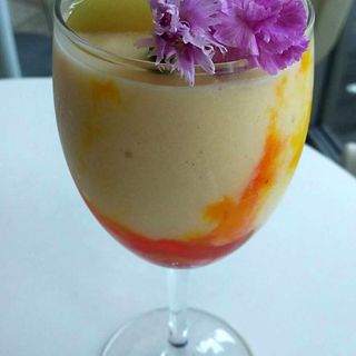 もも畑(シェーカーズカフェ ラウンジ （shakers cafe lounge）)