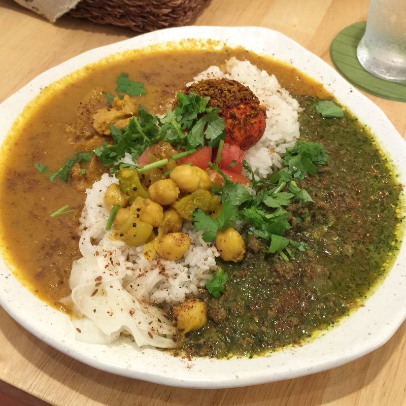 サグマトンとチキンカレーのあいがけ(curry phakchi(パクチー))