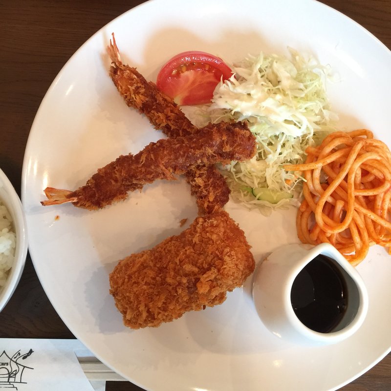 カニクリームコロッケとエビフライとライスとサラダのSET(UCHI's Café)