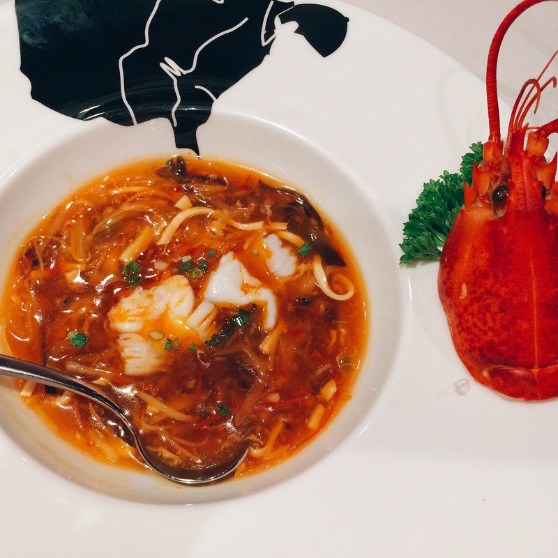 オマール海老の酸辣湯麺(タイレストラン Bangkok Oriental)