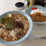 ワンタン麺+半カレー(大塚支店)