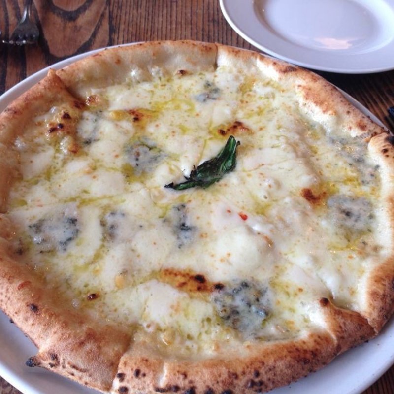 ピザ　クワトロフロマッジョ(カナルカフェ （CANAL CAFE）)