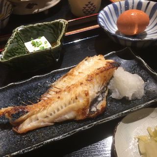 魚定食(笑う楽し しゃり米 （ワラウタノシシャリベイ）)