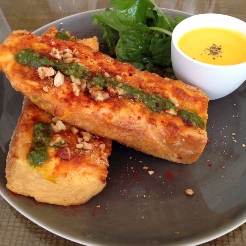 ランチメニューチーズナッツフレンチトースト(ウルーウール （heureux heure）)