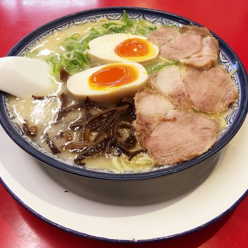 煮玉子ラーメン(博多ラーメン しばらく 西新本店)