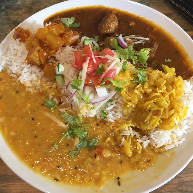 マトンとベジタリアンターリーのあいがけ(ガネーシュ m 北浜店 （ガネーシュ エム）)