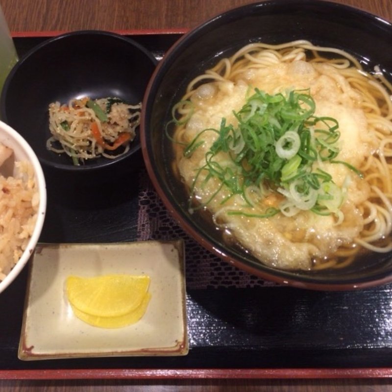 天ぷらえきそばと炊き込みごはんのセット(えきそばグランフェスタ店)