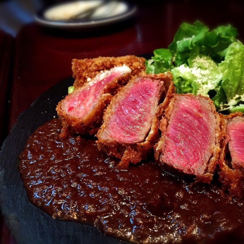 ヘーゼルナッツの衣の牛カツ フォンド・ボー仕立てのデミグラスソース(【閉店】ビストロ マルコビッチ)