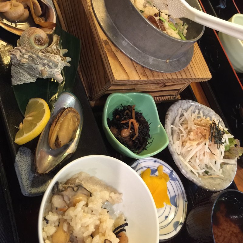 海女の釜めし(天びん屋 本店 （てんびんや）)