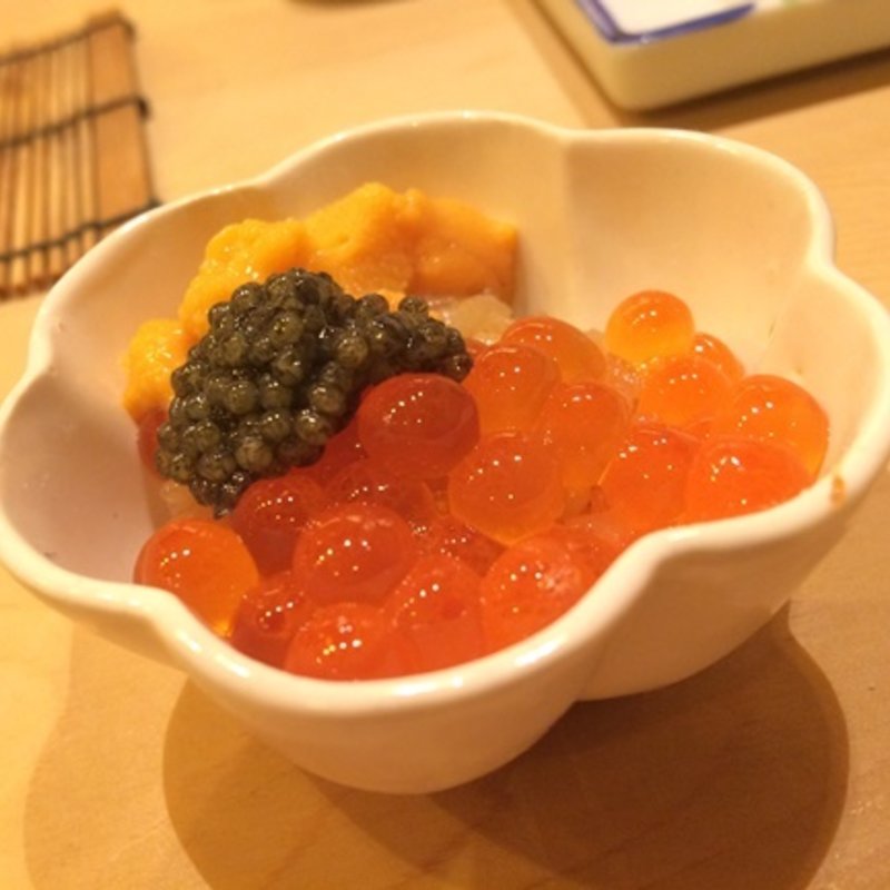 ウニ　イクラ　キャビアの盛り合わせ(鮨 なんば )