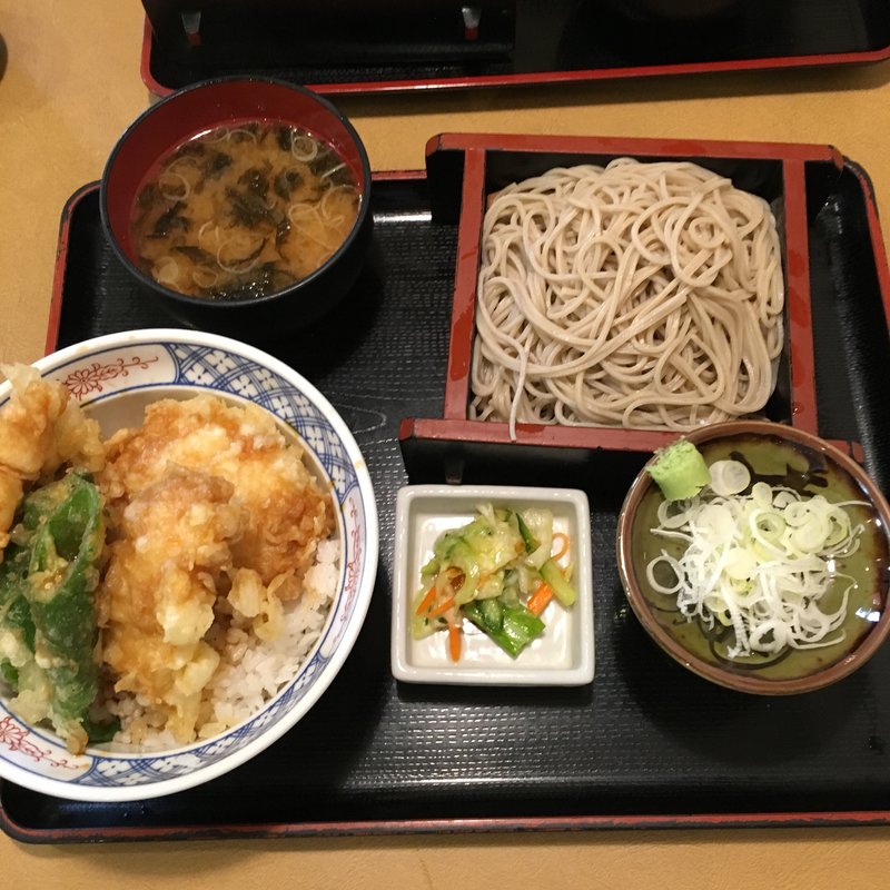 鱧と青唐辛子の天丼(そば処味奈登庵 大倉山店)