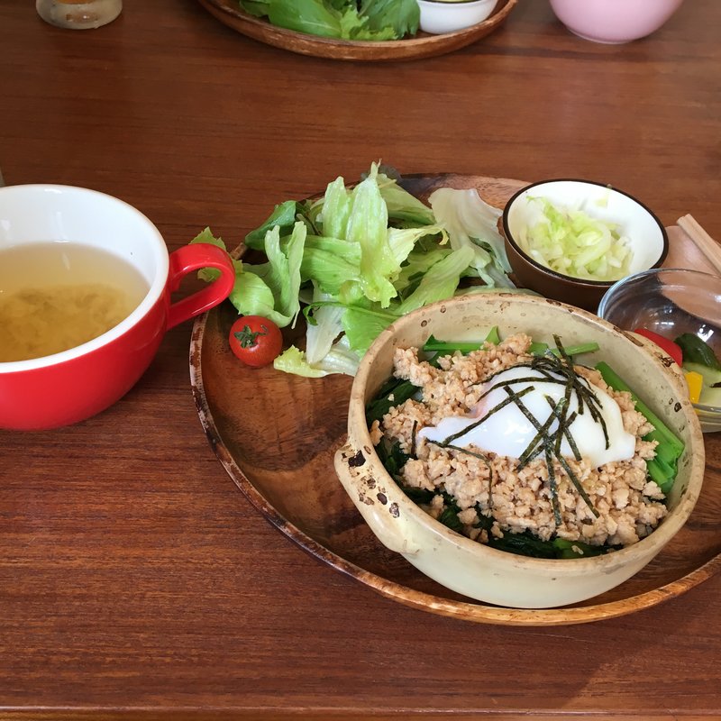 温玉そぼろ丼(チャープカフェ)