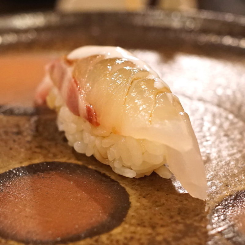 イサキの握り(東麻布 天本)