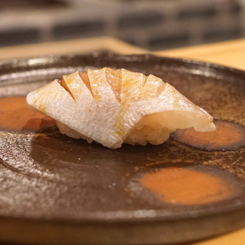 鯛の握り(東麻布 天本)