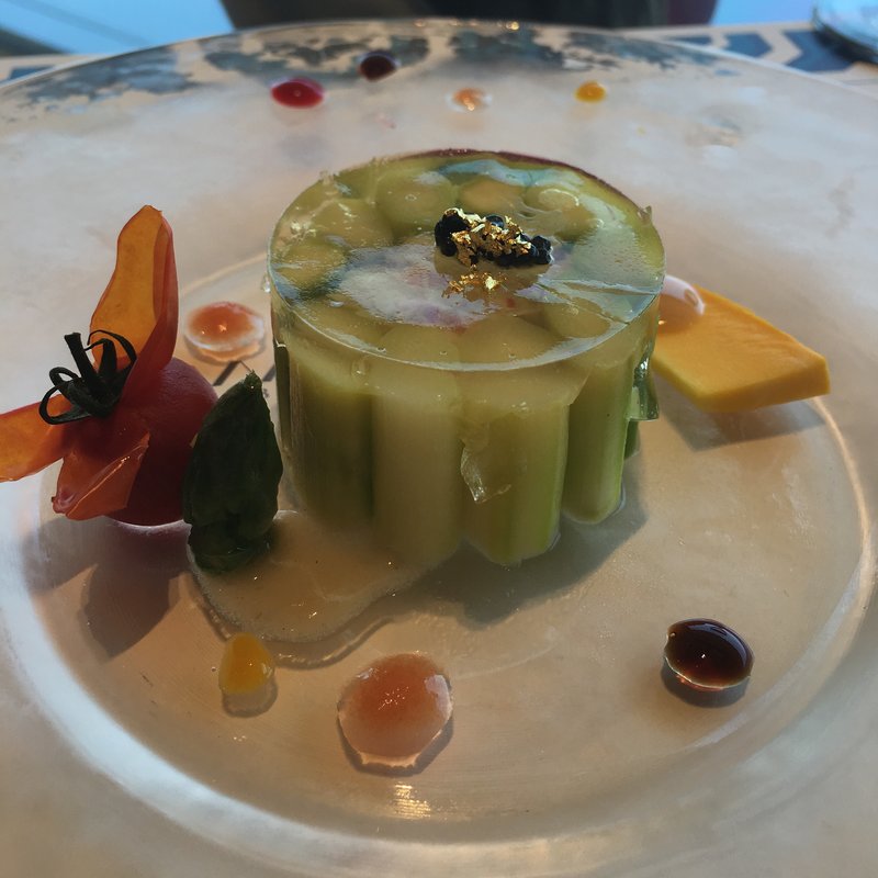 アスパラガスとズワイガニのシャルロット(アマンダルブルー鎌倉)