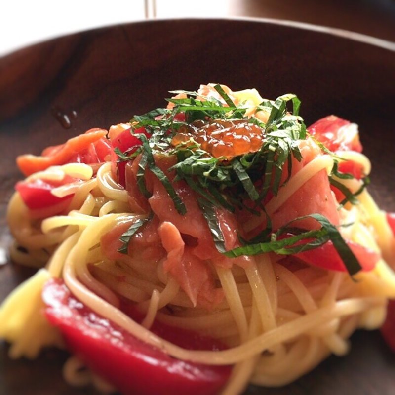 スモークサーモン・フレッシュトマトの冷製リングイネ　いくらのせ(DA CIBO)