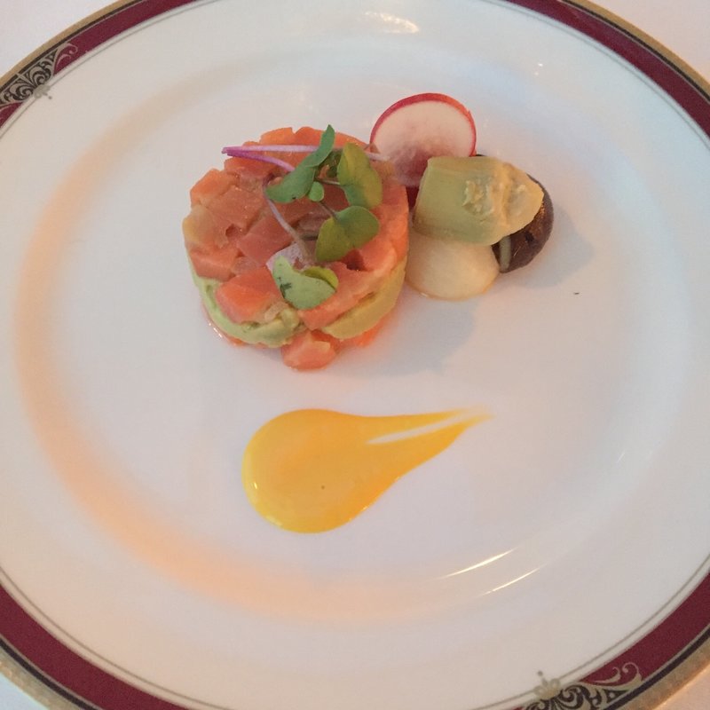 サーモンとアボカドのタルタル マンゴーソース(花火大会デラックスコース)(ルミナス神戸2 （ルミナスコウベツー）)