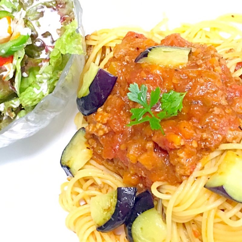 ポロネーゼパスタ、冬瓜と生ハムのサラダ(丘の上 C-flat （シー フラット）)