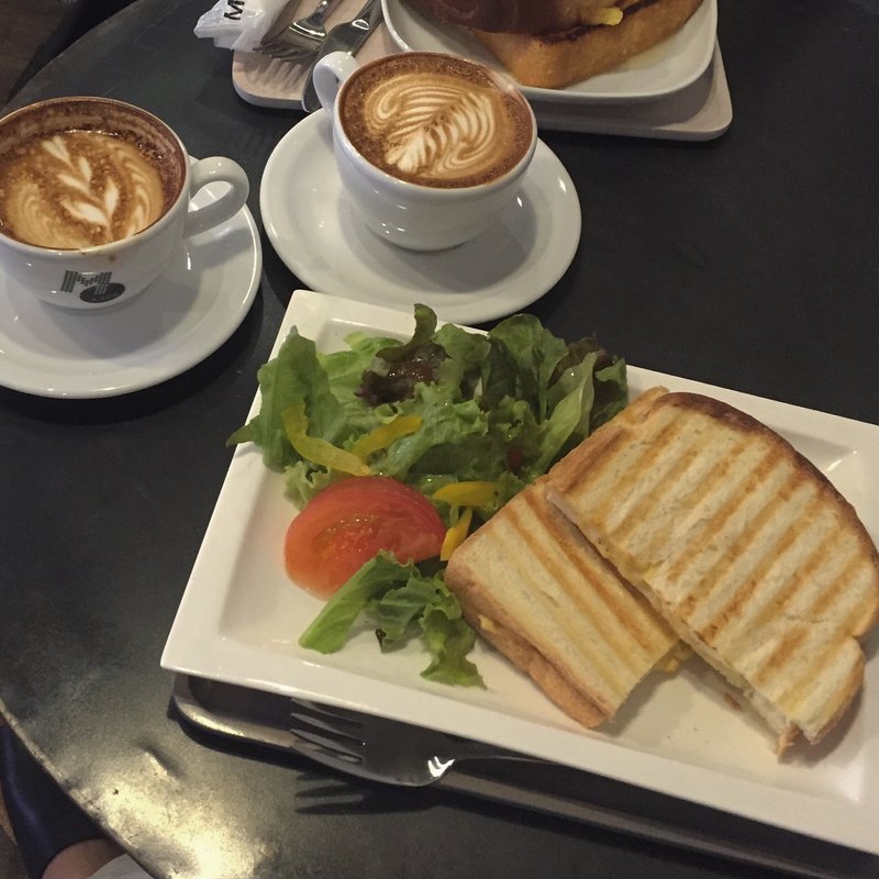 エッグサンドセット(MONDIAL KAFFEE（モンディアルカフェ）328 Diamond cross)