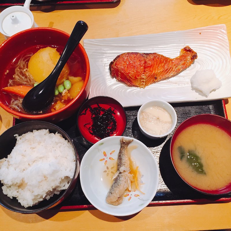 肉じゃがと鮭(はっとりセカンド （ハットリセカンド）)