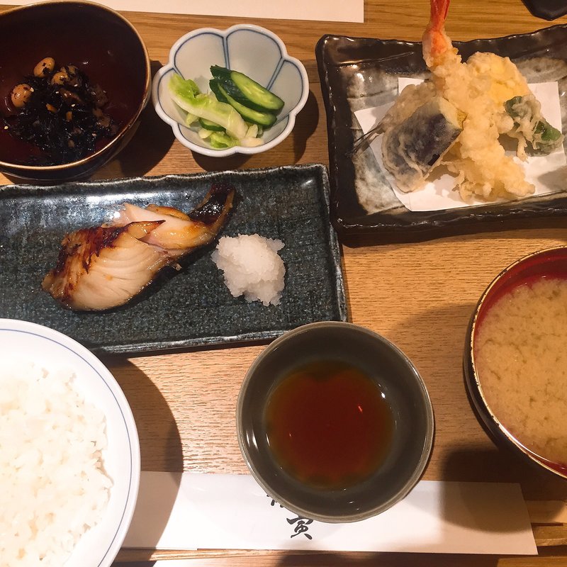 銀ダラの西京焼きとてんぷらの定食(青ゆず 寅 豊洲 (AOYUZU TORA))