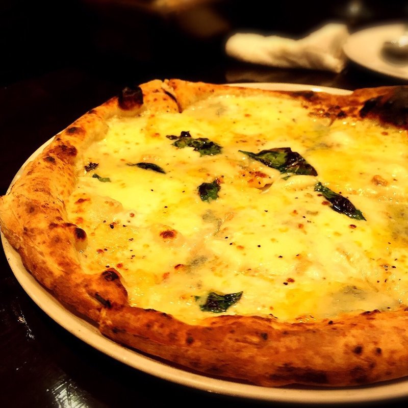 クワトロフォルマッジ(ラ・ピッコラ・ターヴォラ)