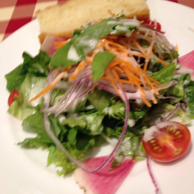 フォカッチャとサラダ(ロマンツァ 銀座店 )