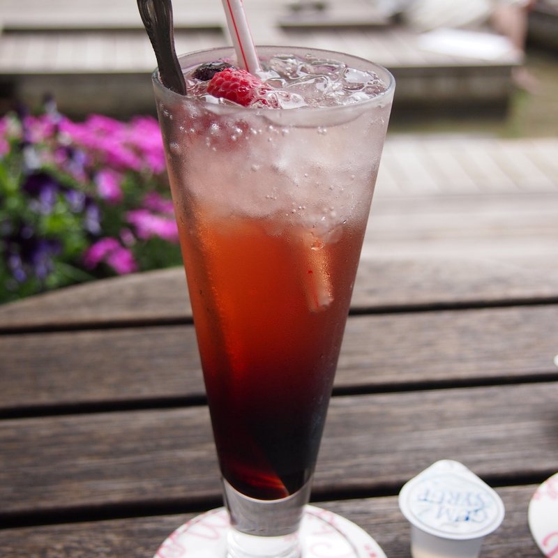 木苺と黒酢のソーダ(足湯カフェ　チットモッシェ )