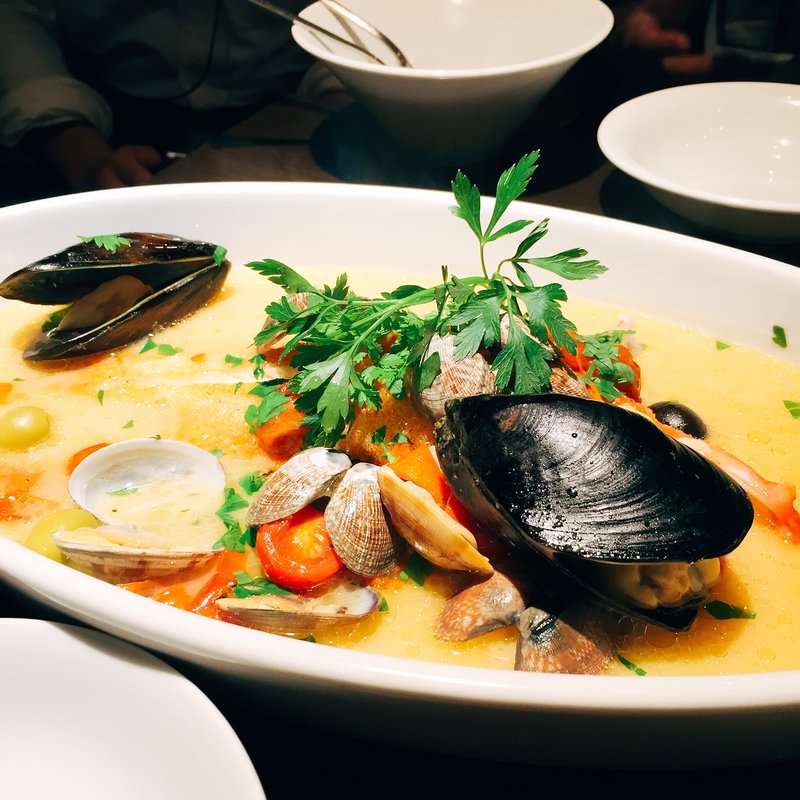 ハタのと貝類のアクアパッツァ(イタリアンバル　2538 （ニコミヤ）)