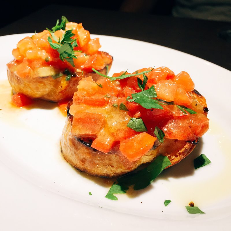 フルーツトマトのブルスケッタ2ヶ(イタリアンバル　2538 （ニコミヤ）)