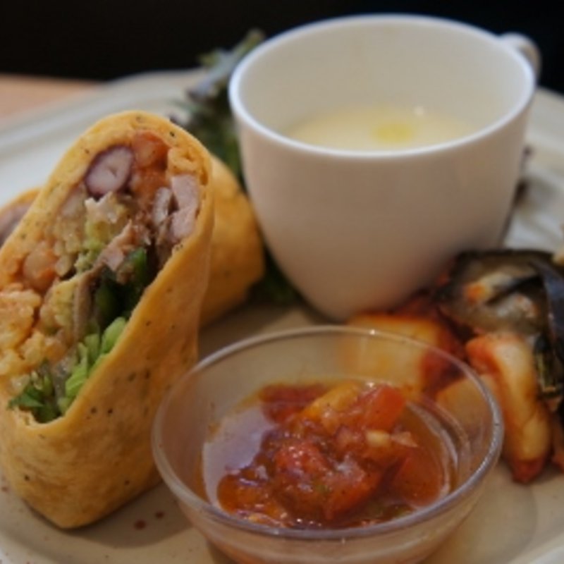 スパイシーチキンとライスのベジロール(アフタヌーンティー・ティールーム 阪神百貨店西宮店)